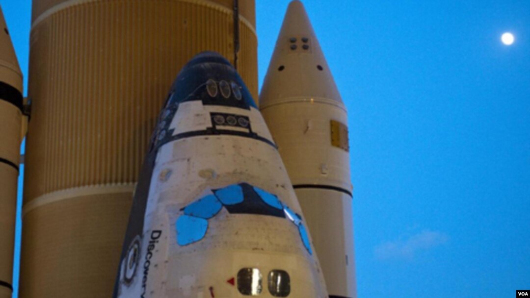 NASA menunda peluncuran pesawat ulang alik Discovery karena kebocoran hidrogen pada tangki luar pesawat.