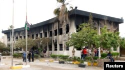 Gedung Komisi Pemilihan pasca serangan bunuh diri di Tripoli, Libya, 2 Mei 2018.