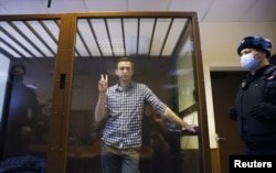 El líder de la oposición rusa Alexey Navalny asiste a una audiencia para considerar una apelación contra una decisión judicial anterior de cambiar su sentencia suspendida a una pena de prisión real, en Moscú, Rusia, el 20 de febrero de 2021.&nbsp;