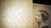  سوزان بی آنتونی، رهبر جنبش حق رای زنان، در کنار نامه دستنویس خودش به تاریخ ۱۸۹۸ در نمایشگاهی در «موزه آزادی دستنوشته های کارپلس» در شهر بوفالو در ایالت نیویورک. 