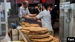 یک نانوایی در تهران. آرشیو
