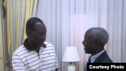 Le Premier ministre de la transition, Isaac Zida, en compagnie de l'ambassadeur des Etats-Unis, Tulinabo Mushingi.