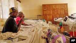 Des patientes admises à l'hôpital Panzi du Dr Denis Mukwege, près de Bukavu, RDC, le 11 juin 2005.