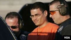 Padilla fue arrestado en 2002 en el aeropuerto de Chicago bajo sospechas de planear detonar una "bomba sucia" radiactiva.