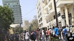 Violente manifestation dans une proche de l'Assemblée nationale, à Dakar, le 23 juin