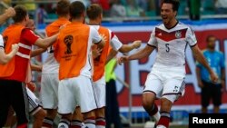 Germany's Mats Hummels celebrates after their second goal during their 2014 World Cup Group G soccer match against Portugal at the Fonte Nova arena in Salvador, June 16, 2014. 