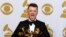 Sam Smith berpose dengan penghargaannya untuk Artis Pendatang Baru Terbaik, Album Vokal Pop Terbaik untuk "In the Lonely Hour" dan Lagu Terbaik dan Rekaman Terbaik untuk "Stay With Me" di ruang pers di Grammy Awards ke-57 di Los Angeles, California, 8 Februari 2015.