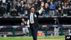 Ozzie Guillén el el piloto de los Tiburones de la Guaira, que acaban de llevarse el campeonato de la liga profesional de Béisbol de Venezuela y ahora buscan hacerse con el trofeo de la Serie del Caribe. En la foto en un partido de Grandes Ligas en Chicago, EEUU, en 2021 .