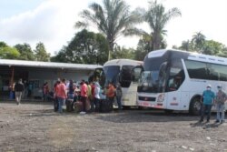 Por lo menos mil nicaragüenses esperan cerca de la frontera de Costa Rica y Panamá para partir en convoyes hacia su país. [Foto:Migración Panamá / Twitter]