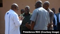 Joseph Kabila, l'ancien président, avec son successeur, le président Felix Tshisekedi, à la Cité de l'Union africaine à Kinshasa, le 17 février 2019. (Présidence RDC)