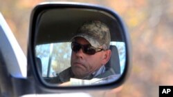 Le chasseur Theodore Bronkhorst arrive au tribunal pour un procès à Hwange, à l'ouest d'Harare, au Zimbabwe, le 5 août 2015. (AP)