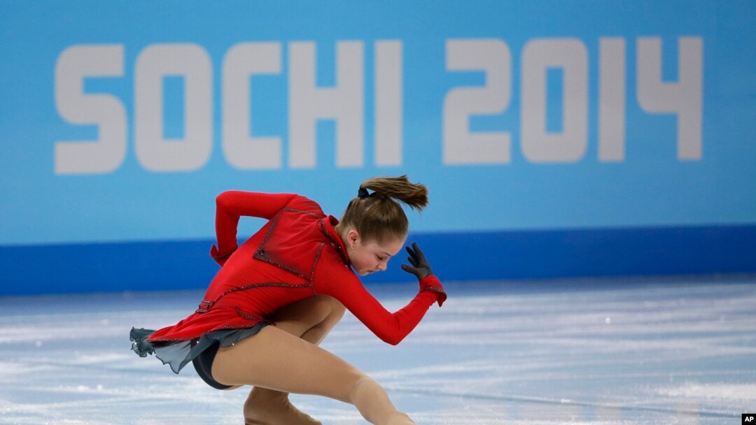 Julia Lipnitskaia saat tampil di kompetisi beregu, Minggu (9/2). Ia mengantarkan Rusia ke medali emas untuk nomor tersebut.