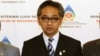 Indonesian Foreign Minister Marty Natalegawa (C), accompanied by Cambodia Foreign Minister Hor Namhong (L) and Thailand Foreign Minister Kasit Piromya (R) speaks in a news conference after a meeting in Jakarta February 22, 2011.