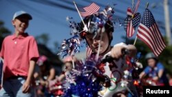 Salah satu acara parade hari kemerdekaan AS di kota Barnstable, Massachusetts, Senin, 4 Juli 2016.