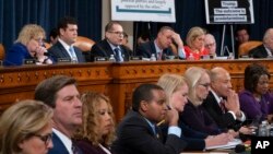 Ketua Komisi Kehakiman DPR AS, Jerrold Nadler (tengah atas) membuka sidang di Gedung Capitol, Washington, D.C., 11 Desember 2019. (Foto: dok). 