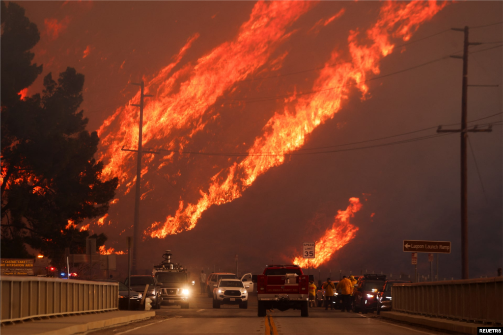 wildfire near Los Angeles / آتش‌سوزی در نزدیکی لس‌آنجلس