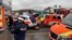 Vehículos de emergencia rodean la escena donde un conductor atropelló a más de 30 personas durante un desfile de carnaval en Volkmarsen, Alemania, el 24 de febrero de 2020.