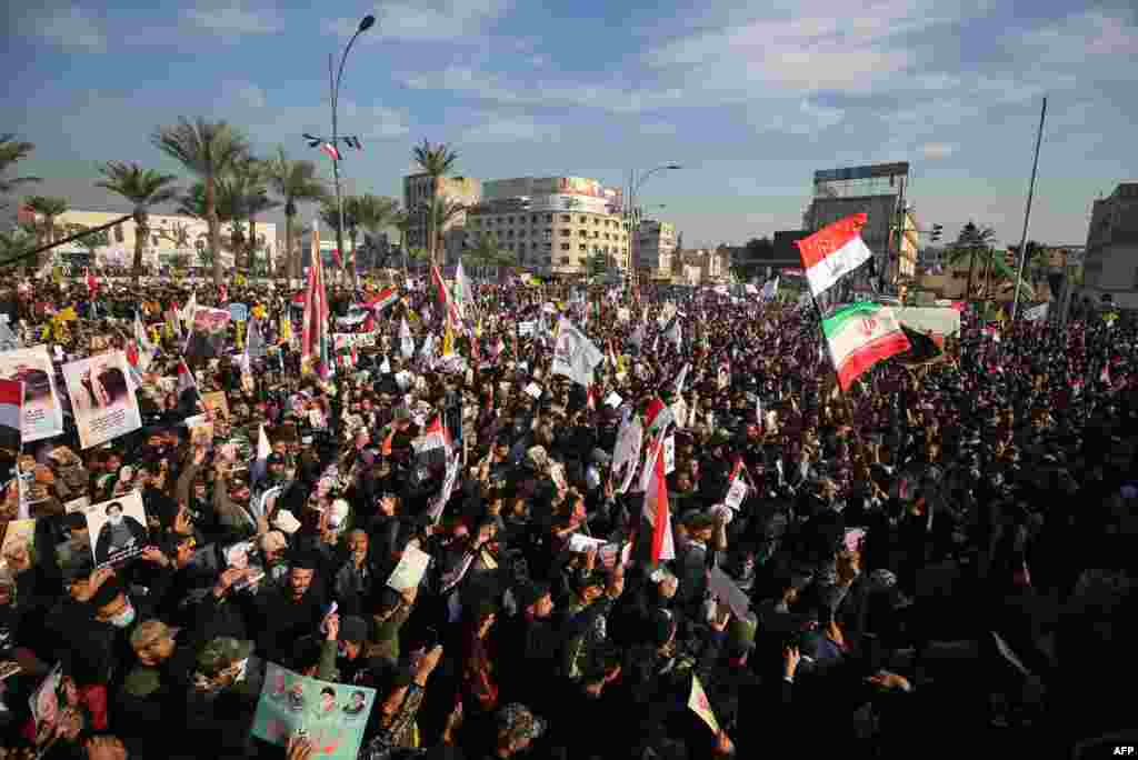 이라크 바그다드의 타흐리르 광장에서 지난해 미군 무인기 공습으로 숨진 함셈 솔레이마니 이란 혁명수비대 사령관의 사망 1주기를 맞아 대규모 반미 시위가 열렸다. 