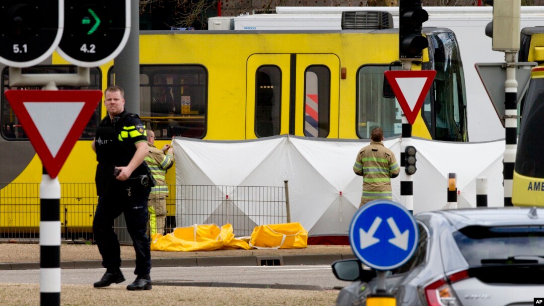 La policía de Holanda informó temprano que varias personas recibieron disparos el lunes 18 de marzo de 2019 en un tranvía en la ciudad de Utrecht, en el centro del país.