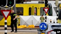 La policía de Holanda informó temprano que varias personas recibieron disparos el lunes 18 de marzo de 2019 en un tranvía en la ciudad de Utrecht, en el centro del país.