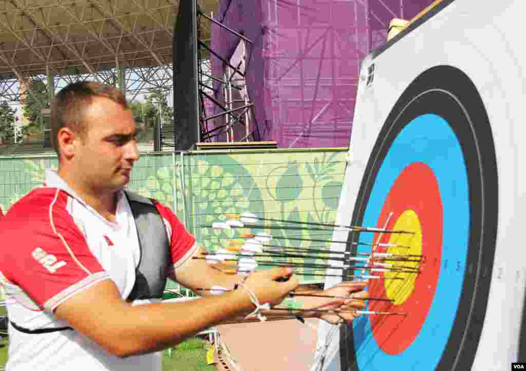  Kamandan oxatma (Tofiq Bəhramov adına Respublika Stadionu)