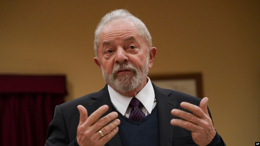 El expresidente de Brasil, Luiz Inacio Lula da Silva, en la foto, durante una reunión en el sindicato nacional de trabajadores de Italia, la Confederación General del Trabajo . Feb. 13 de 2020.
