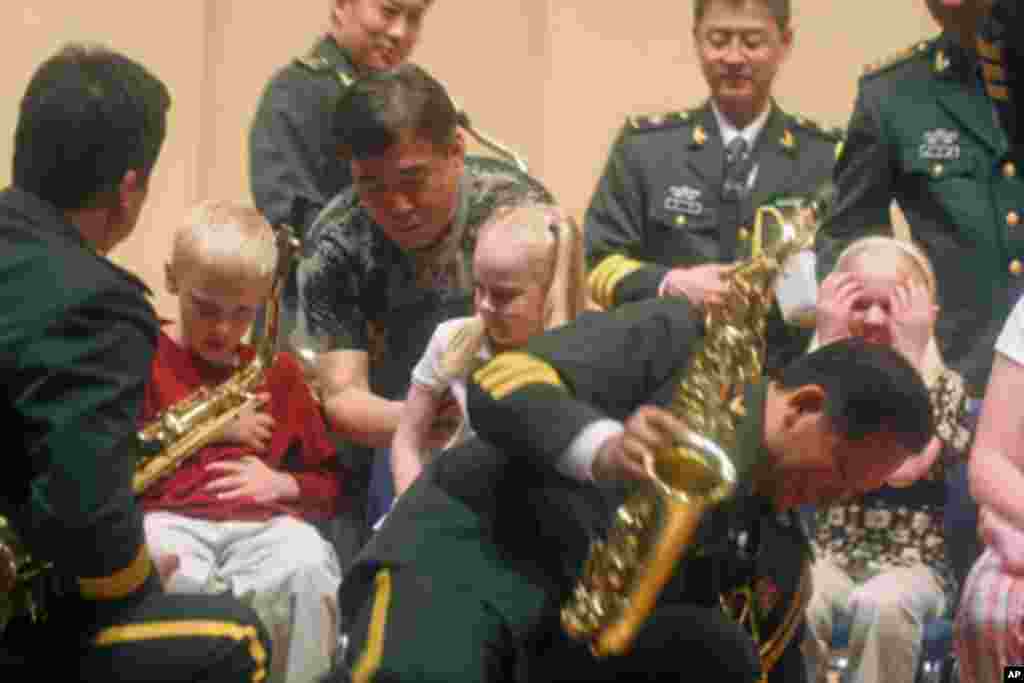 演出后和观众互动