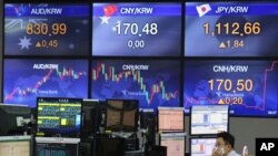 A currency trader watches monitors at the foreign exchange dealing room of the KEB Hana Bank headquarters in Seoul, South Korea, July 8, 2020.