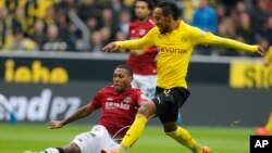 Pierre-Emerick Aubameyang, le buteur gabonais de Dortmund élu meilleur joueur africain de l'année 2015.