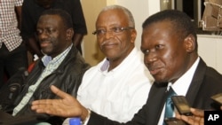 FILE - Uganda opposition leaders, from left to right: Forum for Democratic Change, Dr. Kizza Besigye, former Prime Minister Amama Mbabazi and Democratic Party President Norber Mao meeting at the Democratic Alliance office in Kampala, Sept. 18, 2015.