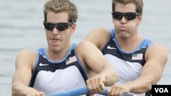 Los gemelos Tyler y Cameron Winklevoss representaron a EE.UU. en remo masculino durante los Juegos Olímpicos de Beijín 2008.