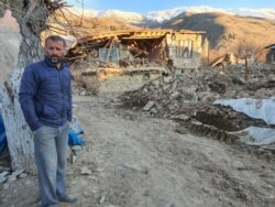 Ramazan Emek surveys the damage in Cevrimtas, near Sivrice, where the quake struck just before 9 p.m. Friday local time. (Mahmut Bozarslan/VOA Turkish)