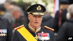 Norway's 83-year-old King Harald V was hospitalized with breathing difficulties but doctors ruled out COVID-19. 