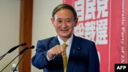 14일 일본 집권 자민당 총재로 선출된 스가 요시히데 관방장관이 도쿄 당사에서 기자회견을 했다.