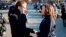 ប្រធានាធិបតី​បារាំង​លោក Emmanuel Macron និយាយ​ជាមួយ​អនុ​ប្រធានាធិបតី សហរដ្ឋអាមេរិក​អ្នកស្រី Kamala Harris នៅ​មុន​ពិធី​ប្រារព្ធ​ខួប​លើក​ទី១០៣ នៃ​ទិវា​ឈប់​បាញ់ នៅ​ថ្ងៃទី១១ ខែវិច្ឆិកា ឆ្នាំ២០២១ នៅ​ទីក្រុង​ប៉ារីស​នៃ​ប្រទេស​បារាំង។