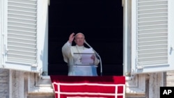 "Desde hace tiempo siento en el corazón el profundo dolor, sufrimiento", dijo el Papa.