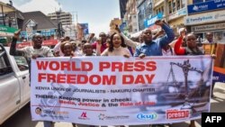 Bamwe mu banyagihugu bahimbaza umusi mpuzamakungu wahariwe ubwigenge bw’ugutangaza amakuru