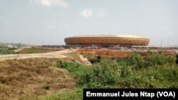 Une vue du complexe sportif d’Olembé en chantier à Yaoundé, le 4 décembre 2021. (VOA/Emmanuel Jules Ntap)