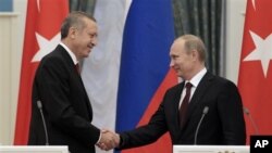 Turski premijer Redžep Tajip Erdogan i ruski predsednik Vladimir Putin na konferenciji za novinare u Kremlju.