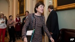 La senadora Susan Collins, republicana por Maine, arriba a una sesión privada con otros republicanos sobre el juicio político al presidente Donald Trump el 7 de enero de 2020 en el Capitolio, en Washington, D.C.