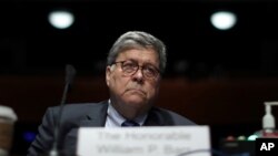 លោក William Barr ស្ថិត​ក្នុង​សវនាការ​របស់​គណៈកម្មាធិការ​យុត្តិធម៌​របស់​សភា​ កាលពី​ថ្ងៃទី២៨ ខែកក្កដា ឆ្នាំ២០២០។