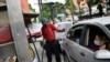 Expertos discuten soluciones a escasez de gasolina en Venezuela