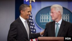 El presidente Barack Obama y el ex presidente Bill Clinton respondieron las preguntas de los medios.