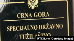 Tabla na ulazu zgrade u kojoj se nalzi Specijalno državno tužilaštvo Crne Gore u Podgorici (Foto: RTCG.me)