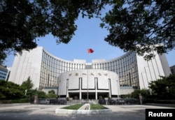 FILE: Kantor pusat Bank Sentral China - Bank Rakyat China (PBOC), di Beijing, China, 28 September 2018. (Jason Lee//REUTERS)