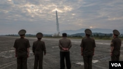 18일 김정은 북한 국무위원장이 신형 전술탄도미사일‘화성포-11다-4.5’와 개량형 전략순항미사일 시험발사를 지도했다고 북한 관영매체 조선중앙통신이 19일 보도했다. (사진출처: 조선중앙통신)