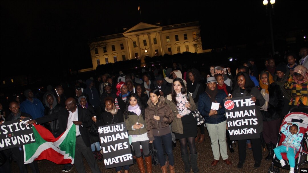 Abarundi bo muri Amerika imbere y'ingoro ya Perezida wa Amerika, Maison Blanche