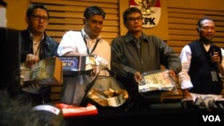 Barang bukti uang senilai ratusan ribu dolar amerika yang disita KPK dari tangan Kepala SKK Migas Rudi Rubiandini. (Foto: Dok)