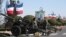 Les drapeaux de la France et de l'Afrique du Sud à Pretoria avant l'arrivée du président français Emmanuel Macron pour une visite d'État en Afrique du Sud, le 28 mai 2021. 