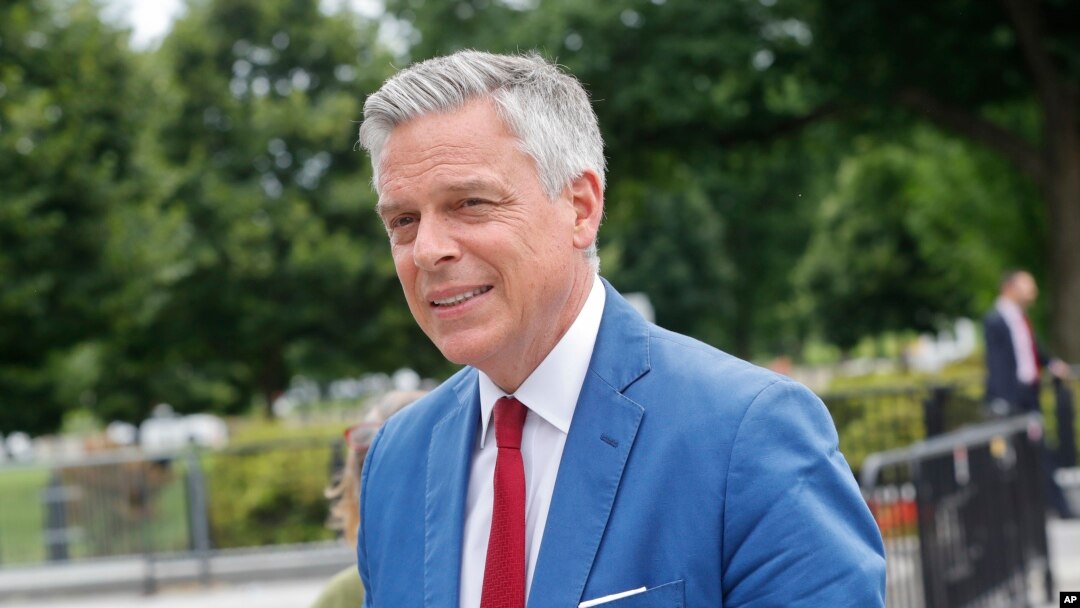 Duta Besar AS untuk Rusia Jon Huntsman, saat memasuki halaman Gedung Putih, Washington, D.C., 30 Mei 2018. (Foto: dok).